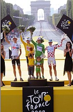 Andy Schleck sur le podium du Tour de France 2008